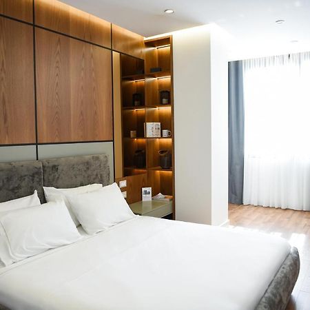 Hotel The Wilson Tirana Exterior foto