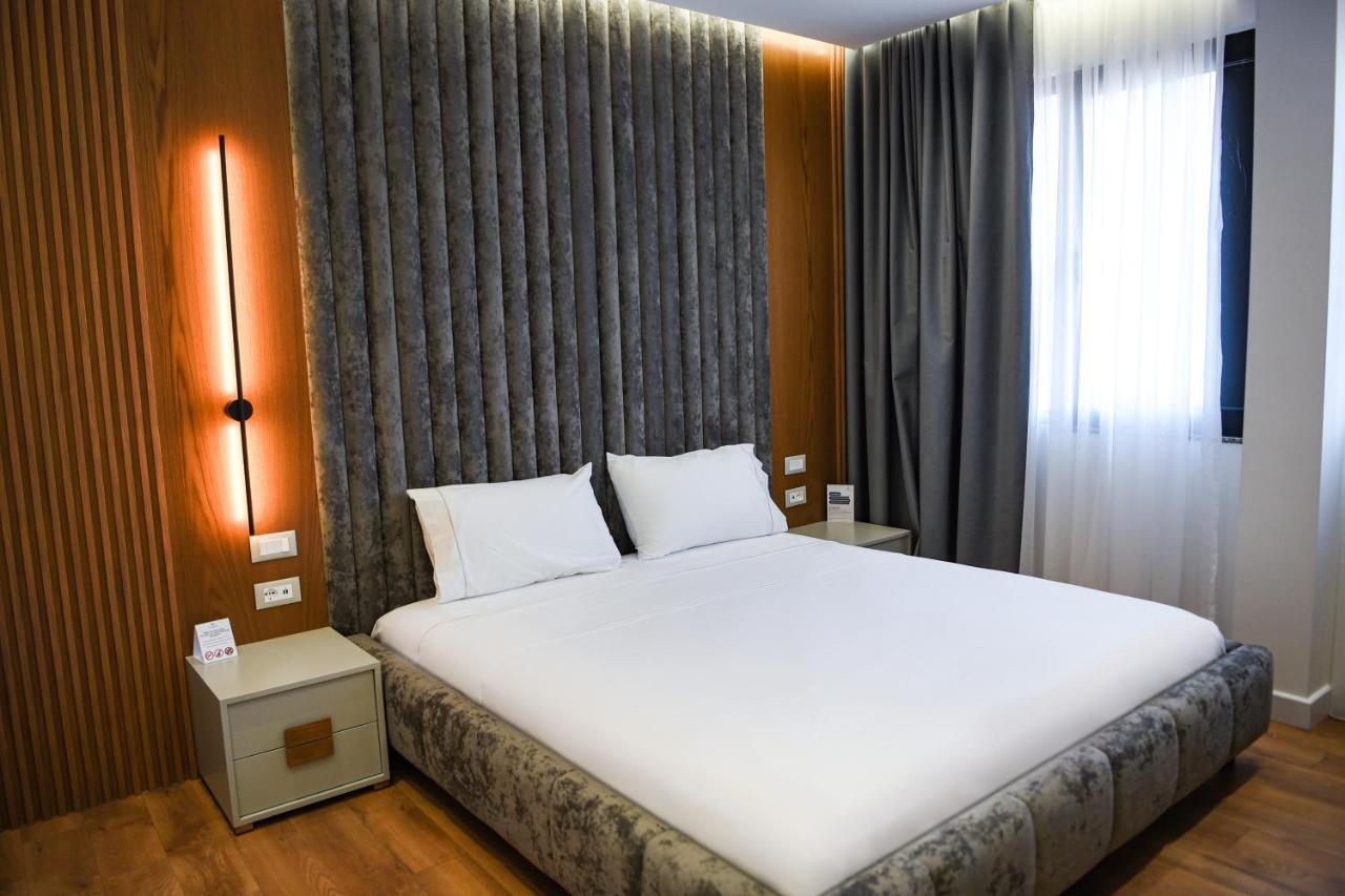 Hotel The Wilson Tirana Exterior foto