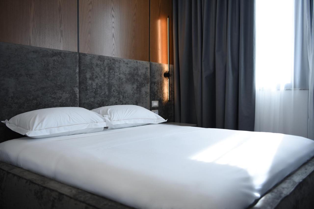 Hotel The Wilson Tirana Exterior foto