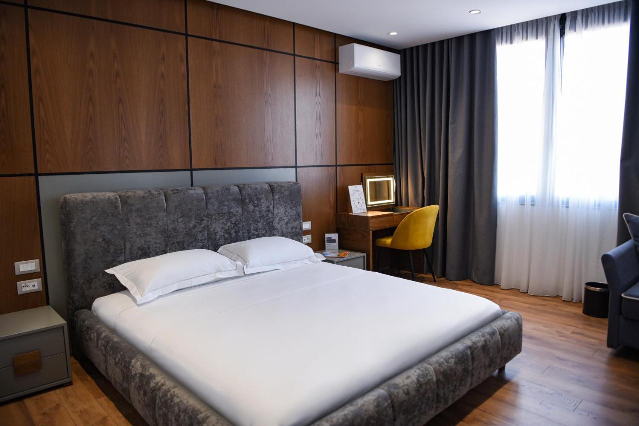 Hotel The Wilson Tirana Exterior foto