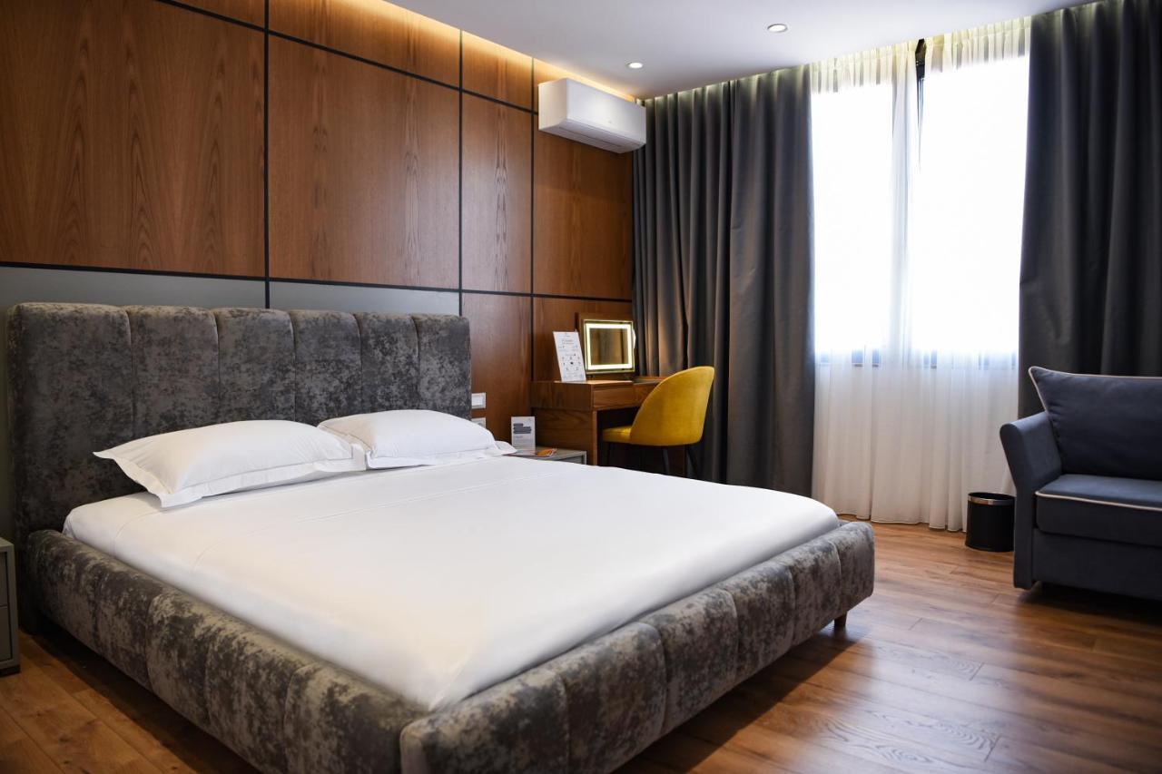 Hotel The Wilson Tirana Exterior foto
