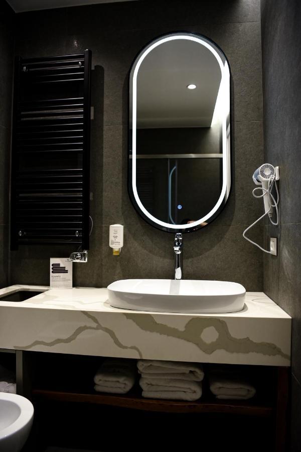 Hotel The Wilson Tirana Exterior foto