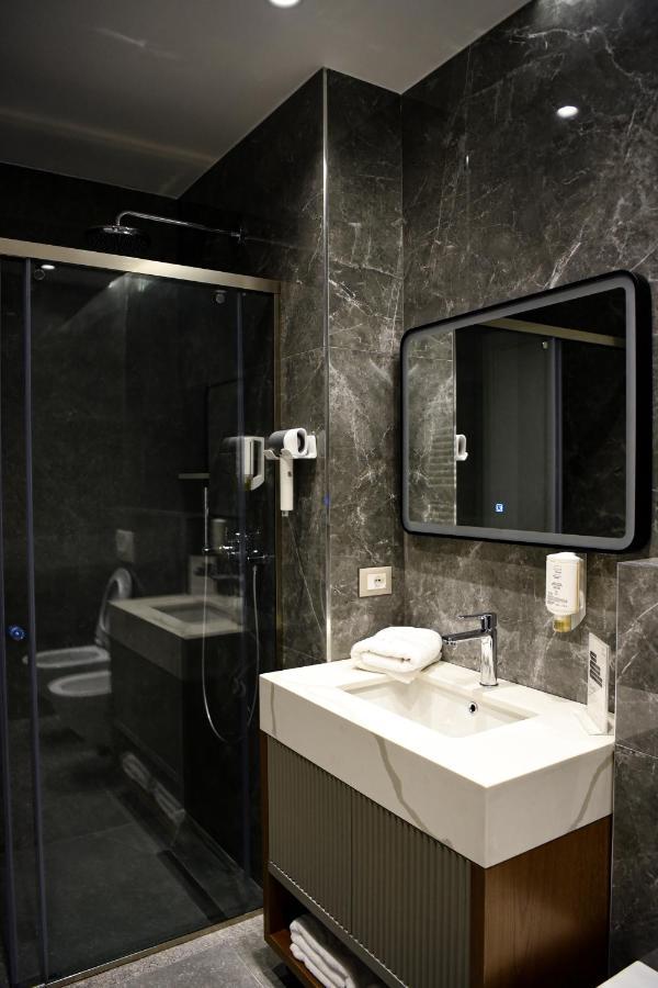 Hotel The Wilson Tirana Exterior foto